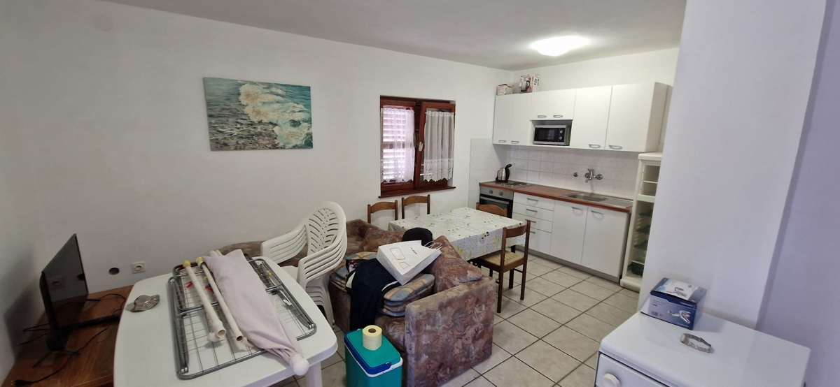 Vir - dvostanovanjska hiša z dvema apartmajema (150 m2), 60 metrov do plaže