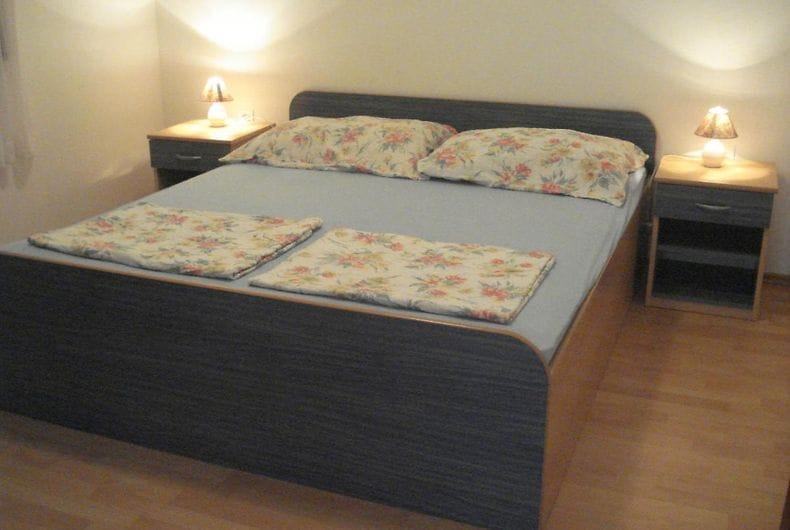 Vir - dvostanovanjska hiša z dvema apartmajema (150 m2), 60 metrov do plaže