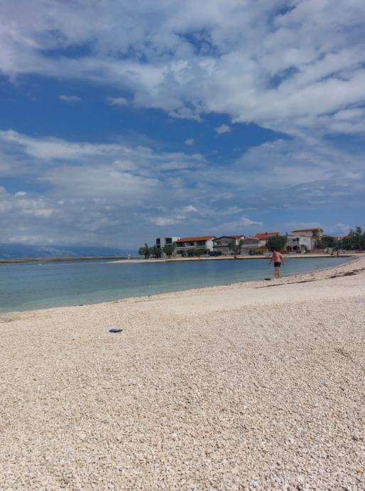 Vir - dvostanovanjska hiša z dvema apartmajema (150 m2), 60 metrov do plaže
