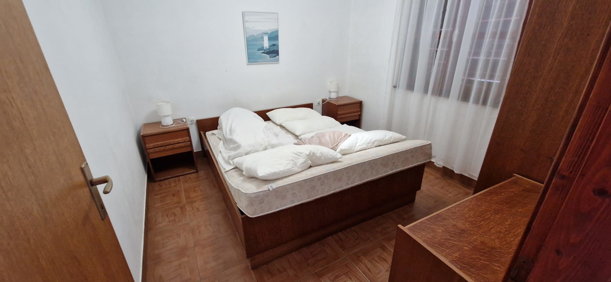 Vir - dvostanovanjska hiša z dvema apartmajema (150 m2), 60 metrov do plaže