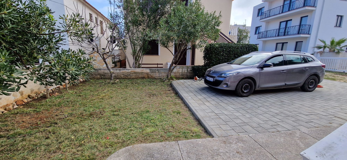 Vir - dvostanovanjska hiša z dvema apartmajema (150 m2), 60 metrov do plaže