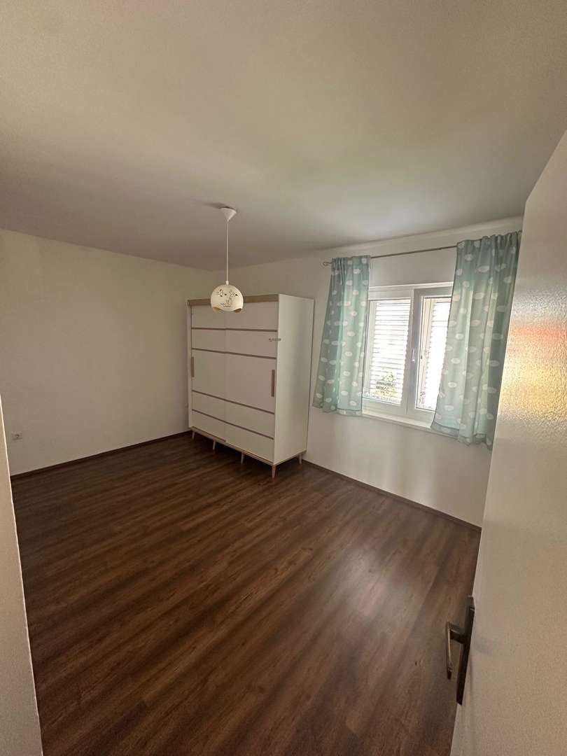 Zadar, Brodarica, štiri-prostorsko stanovanje (104,25 m2) na vrhunski lokaciji