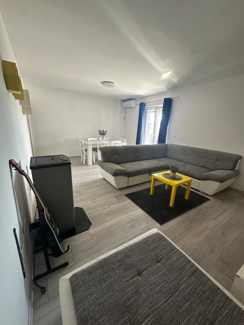 Zadar, Brodarica, štiri-prostorsko stanovanje (104,25 m2) na vrhunski lokaciji