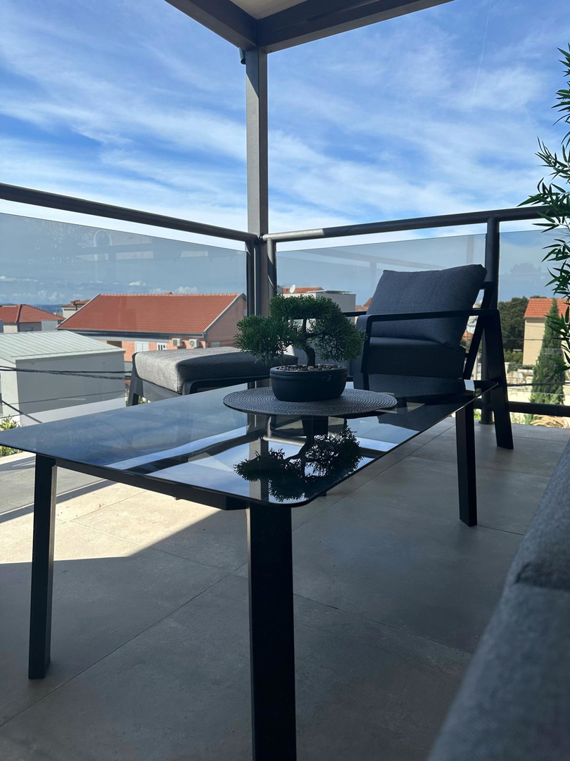 Zadar, Brodarica, štiri-prostorsko stanovanje (104,25 m2) na vrhunski lokaciji