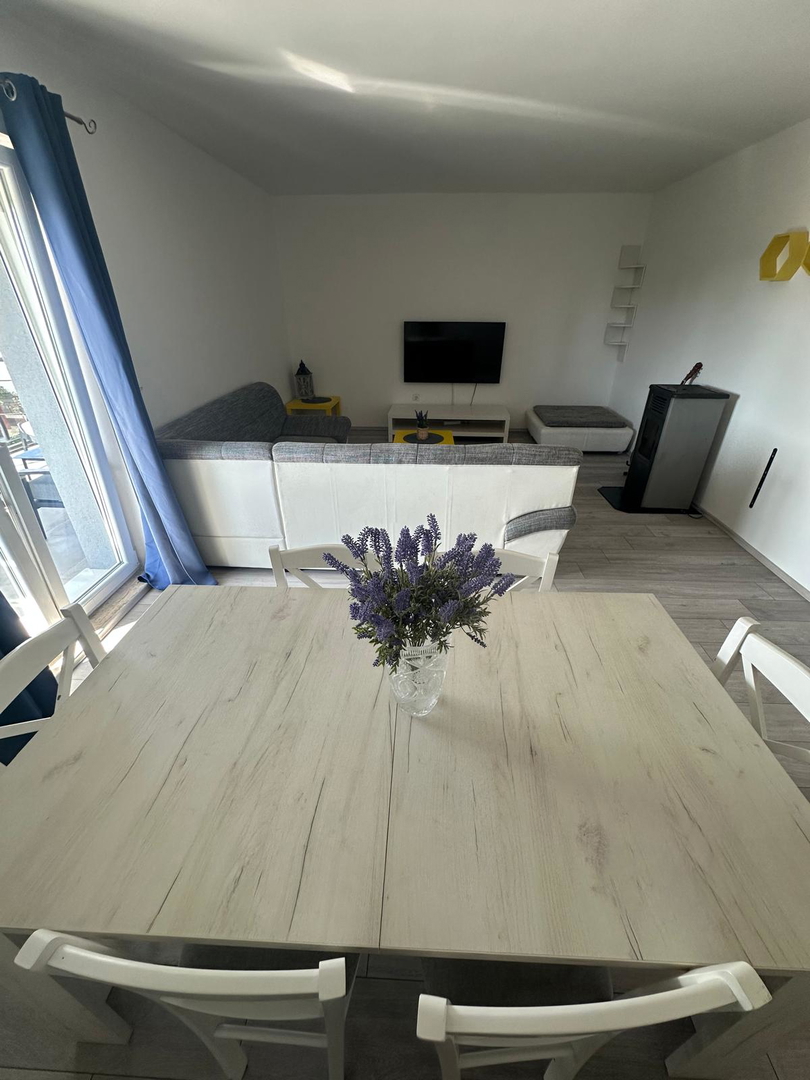 Zadar, Brodarica, štiri-prostorsko stanovanje (104,25 m2) na vrhunski lokaciji