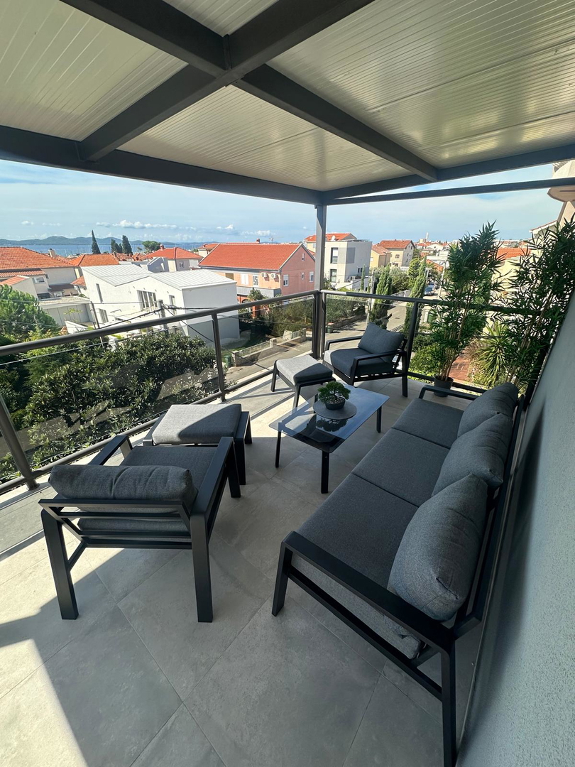 Zadar, Brodarica, štiri-prostorsko stanovanje (104,25 m2) na vrhunski lokaciji