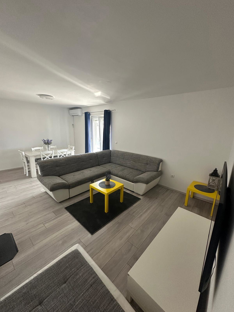 Zadar, Brodarica, štiri-prostorsko stanovanje (104,25 m2) na vrhunski lokaciji