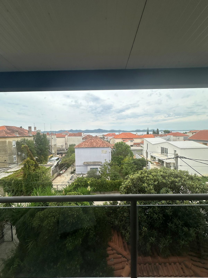 Zadar, Brodarica, štiri-prostorsko stanovanje (104,25 m2) na vrhunski lokaciji