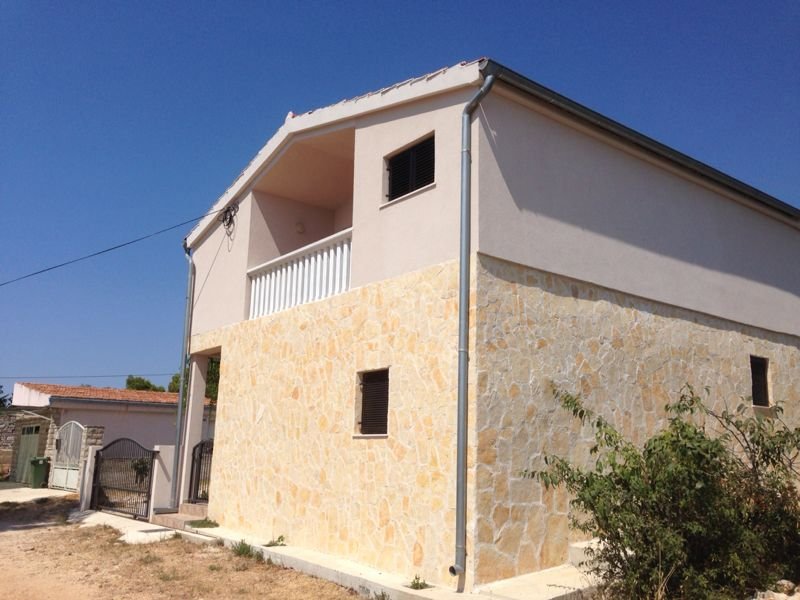 Sv. Filip in Jakob, obnovljena kamnita hiša (148,26 m²) z razgledom na morje
