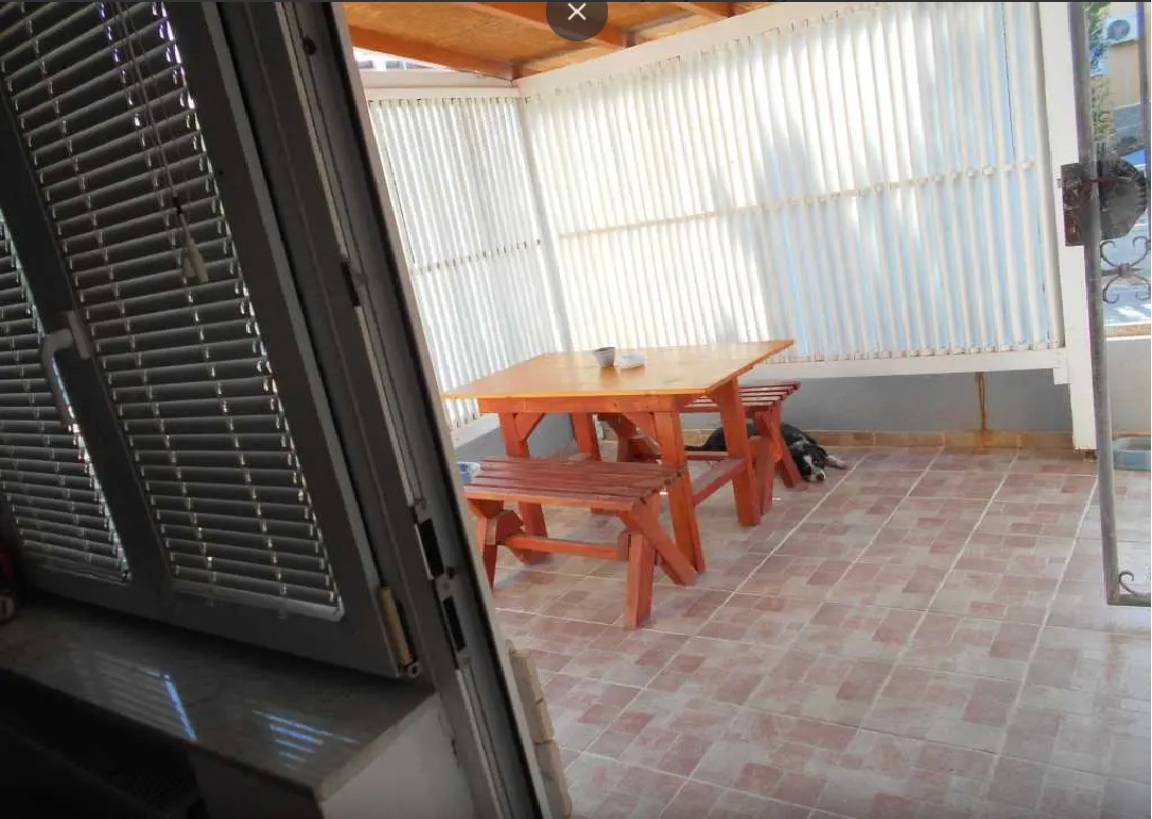 Vir, čudovita pritlična hiša s 3 apartmaji, 30 m od morja, južna stran!