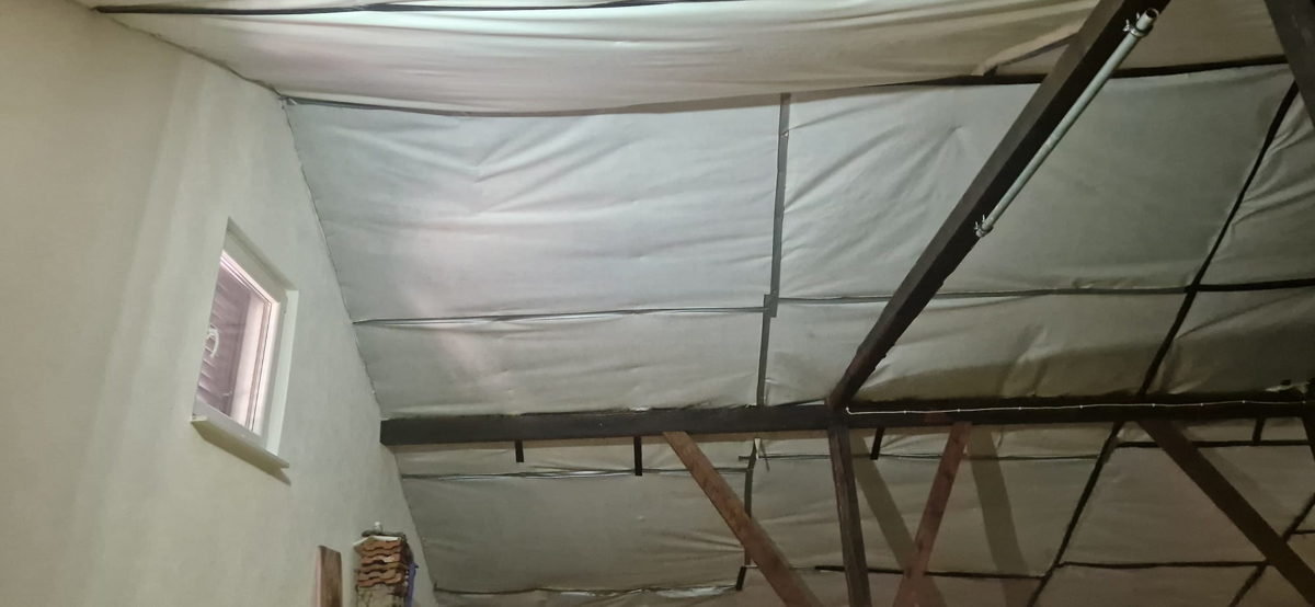 Turanj, visoka pritlična hiša (250 m2) z veliko vrtno površino, 150 metrov do plaže