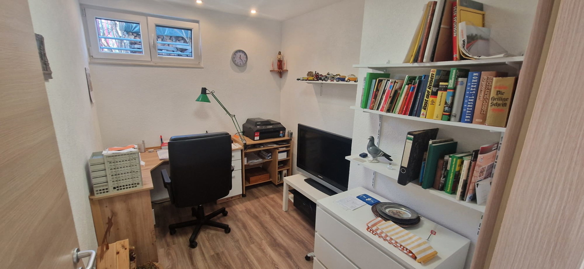 Turanj, visoka pritlična hiša (250 m2) z veliko vrtno površino, 150 metrov do plaže