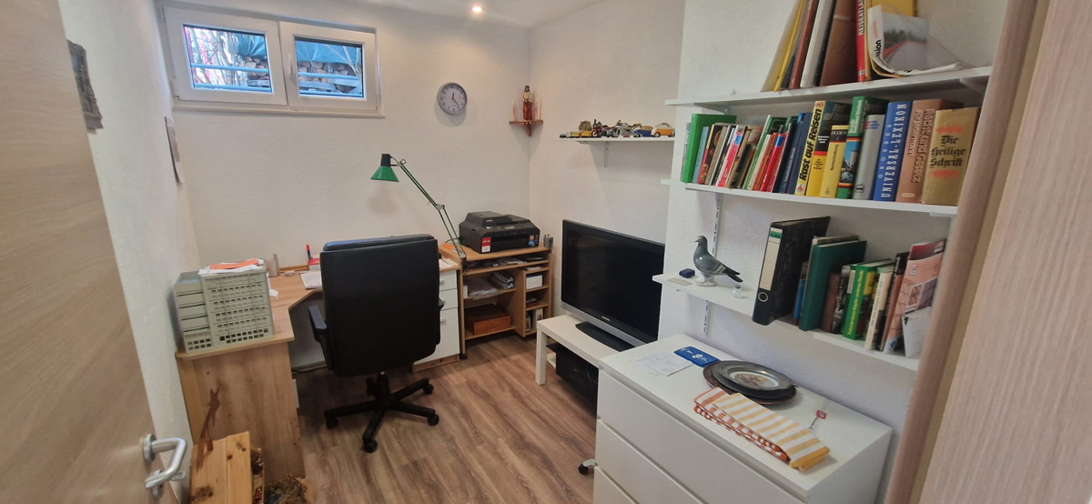 Turanj, visoka pritlična hiša (250 m2) z veliko vrtno površino, 150 metrov do plaže