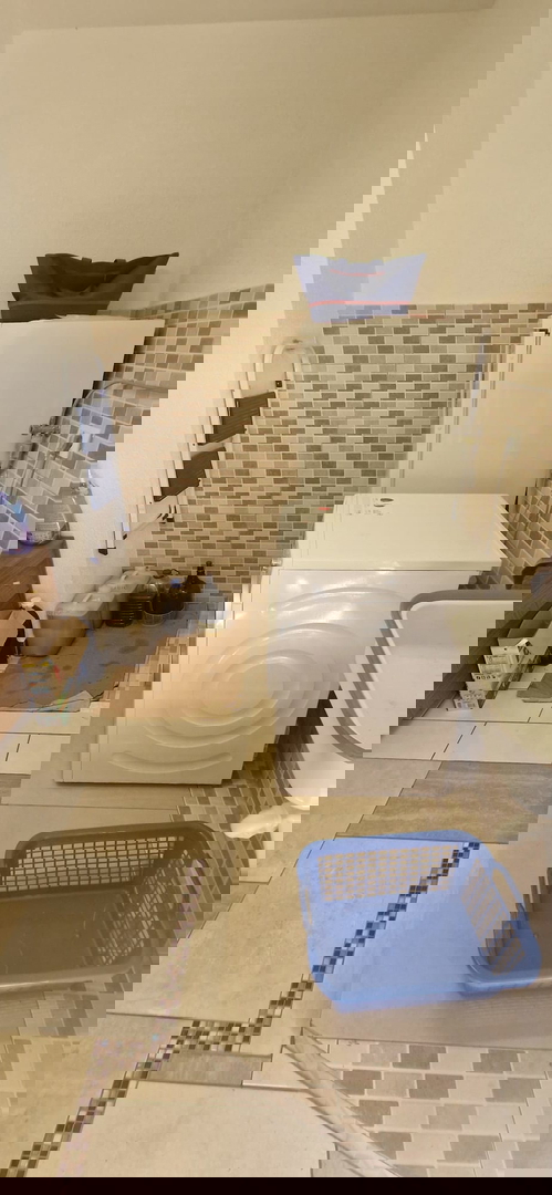 Turanj, visoka pritlična hiša (250 m2) z veliko vrtno površino, 150 metrov do plaže