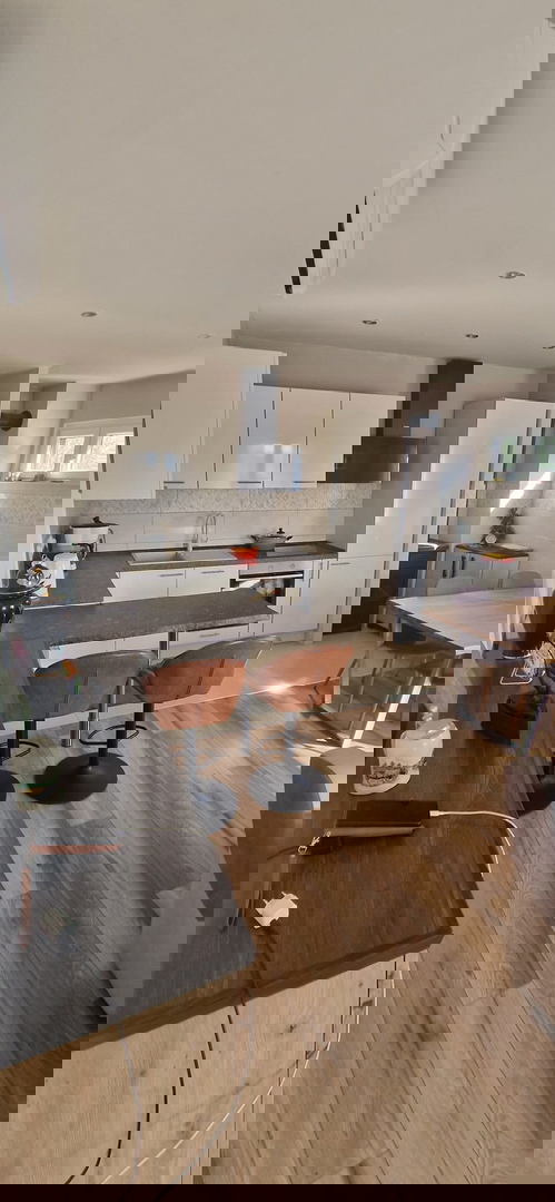 Turanj, visoka pritlična hiša (250 m2) z veliko vrtno površino, 150 metrov do plaže