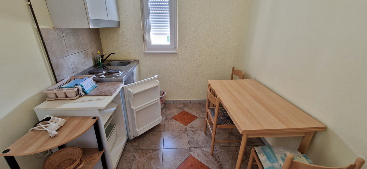 Nin, hiša s 6 stanovanjskimi enotami (396 m2), prostorna!