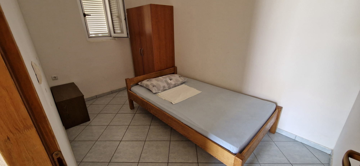 Nin, hiša s 6 stanovanjskimi enotami (396 m2), prostorna!