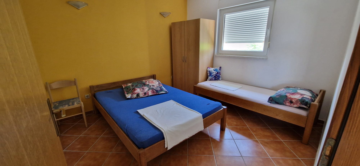 Nin, hiša s 6 stanovanjskimi enotami (396 m2), prostorna!