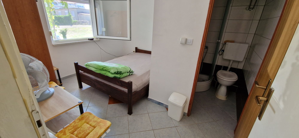 Nin, hiša s 6 stanovanjskimi enotami (396 m2), prostorna!
