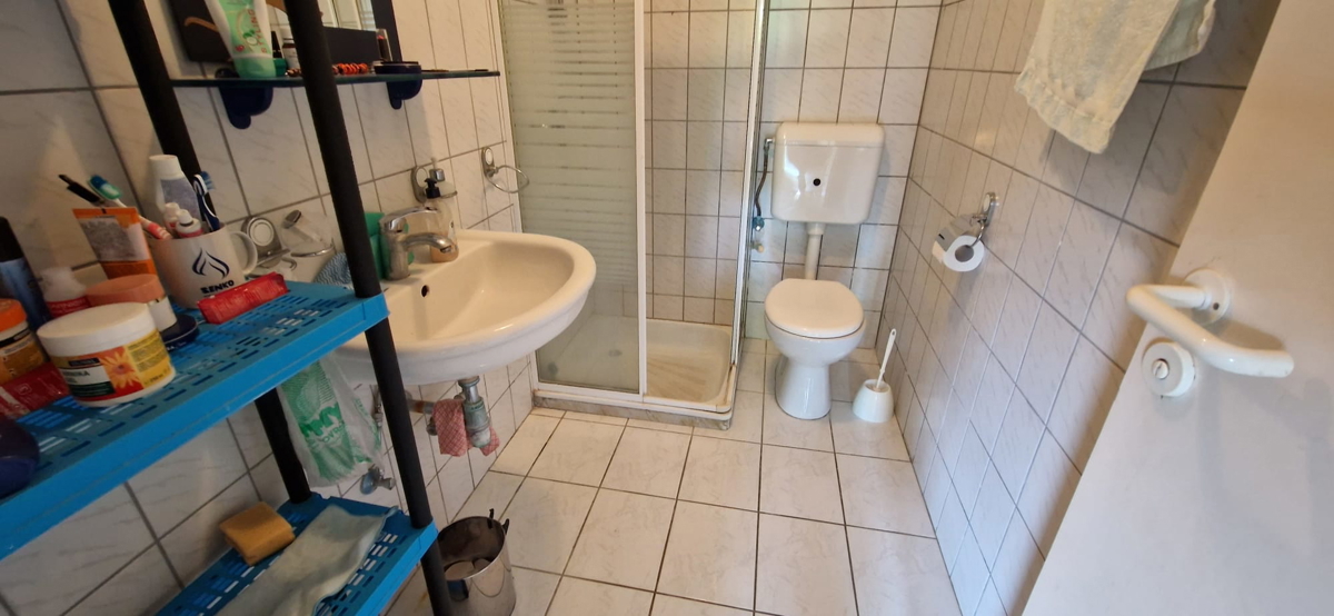 Nin, hiša s 6 stanovanjskimi enotami (396 m2), prostorna!