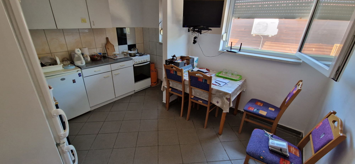 Nin, hiša s 6 stanovanjskimi enotami (396 m2), prostorna!