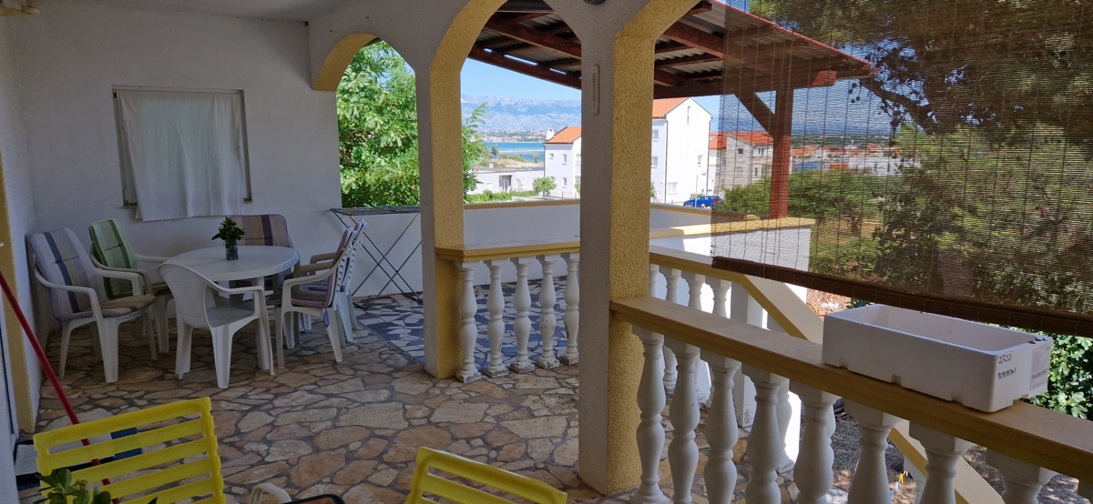 Nin, hiša s 6 stanovanjskimi enotami (396 m2), prostorna!