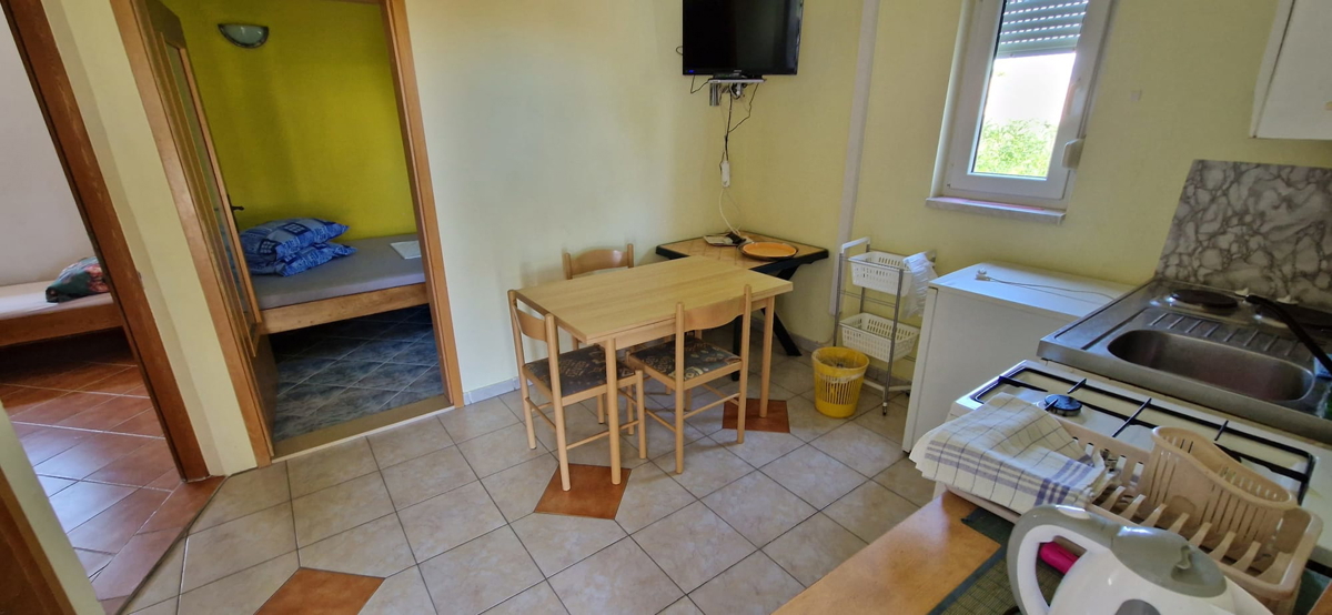 Nin, hiša s 6 stanovanjskimi enotami (396 m2), prostorna!