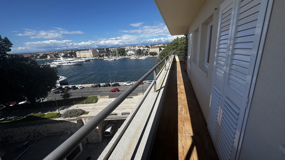 Zadar, Polotok, penthouse v prvem vrsti ob morju (60,19 m2) s panoramskim razgledom na mestno luko