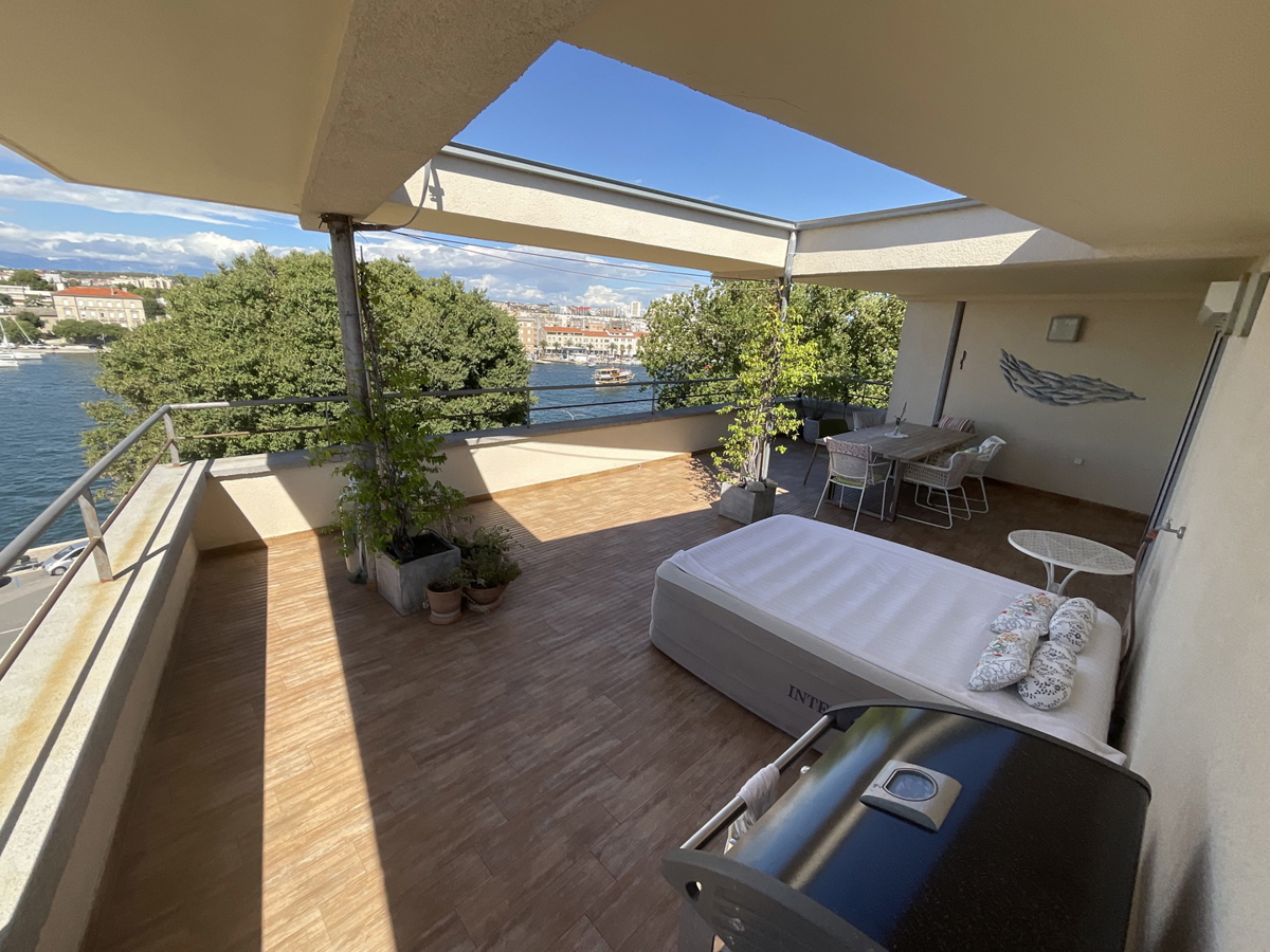 Zadar, Polotok, penthouse v prvem vrsti ob morju (60,19 m2) s panoramskim razgledom na mestno luko
