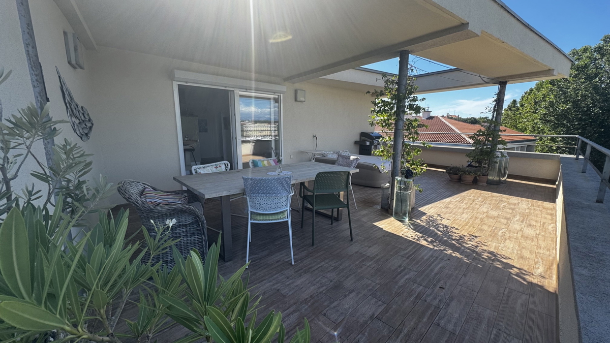 Zadar, Polotok, penthouse v prvem vrsti ob morju (60,19 m2) s panoramskim razgledom na mestno luko