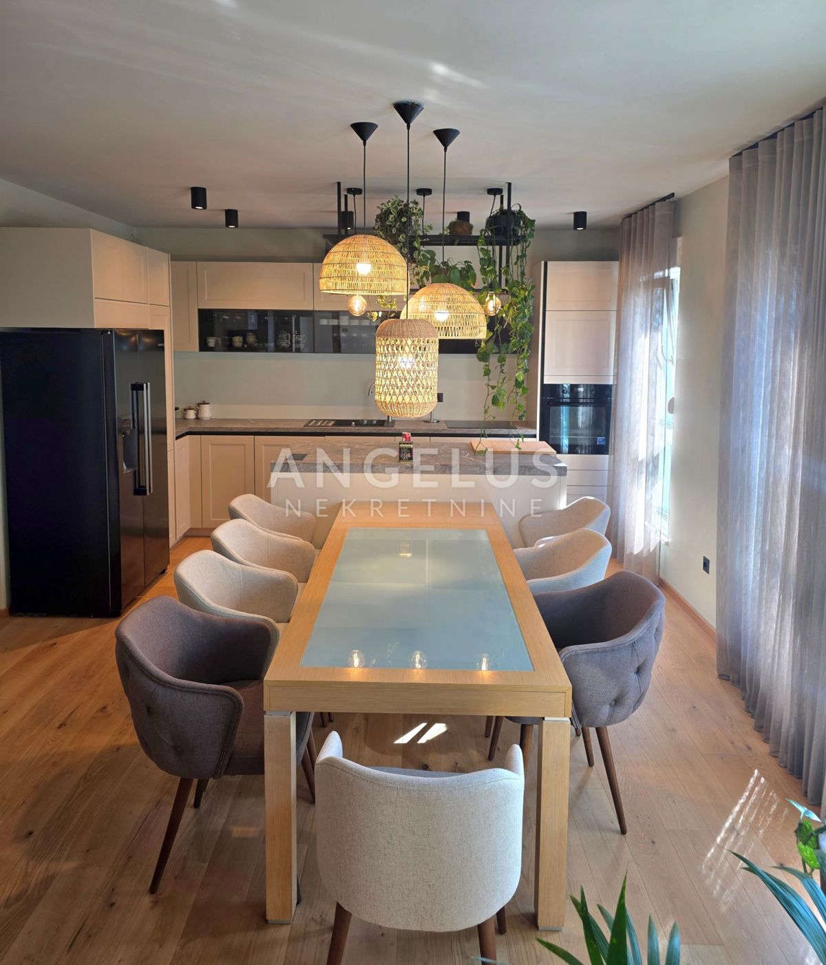 Podstrana - lux stanovanje s strešno teraso, novogradnja