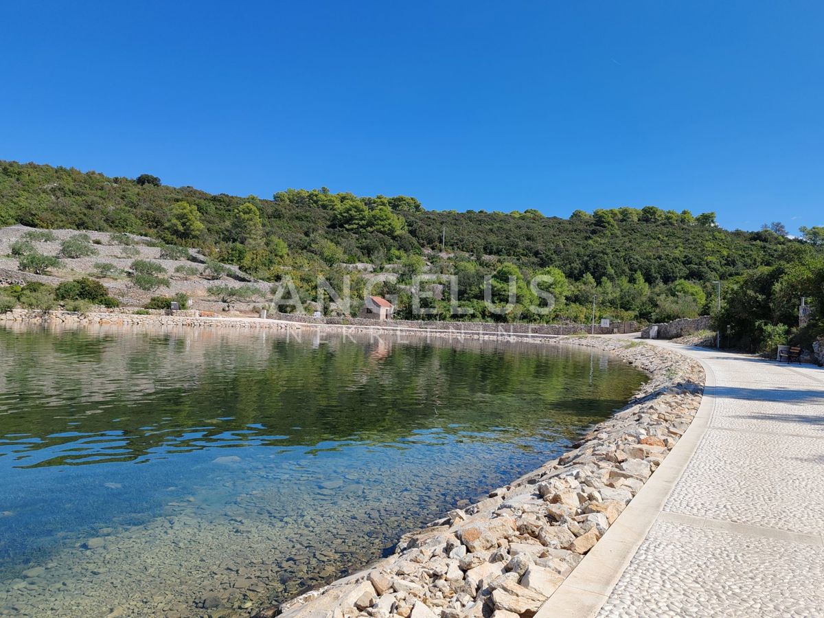 Šolta, Nečujam - gradbeno zemljišče z odprtim pogledom na morje