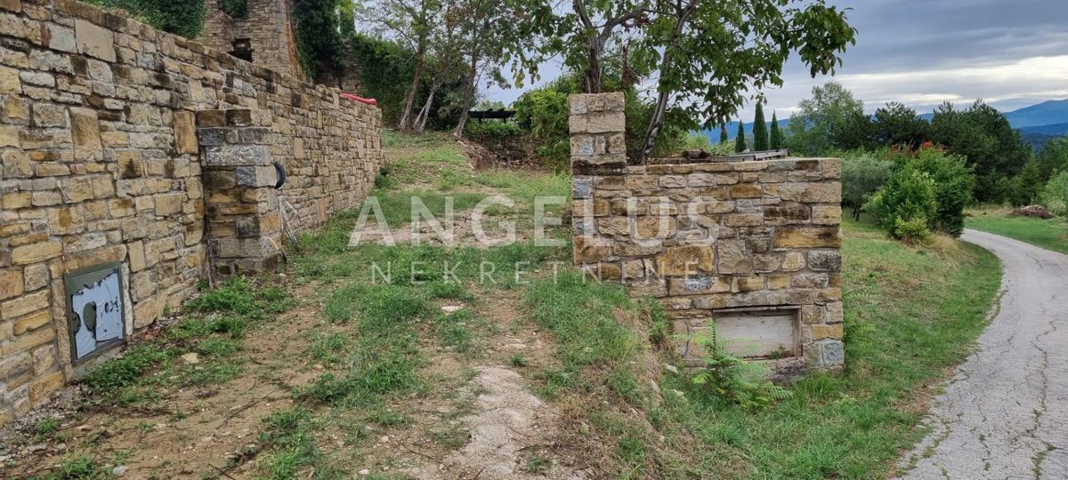 Istra, Motovun - posest z objekti, 620m2