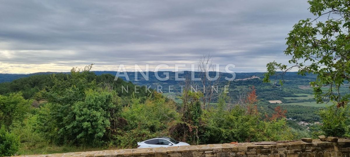 Istra, Motovun - posest z objekti, 620m2