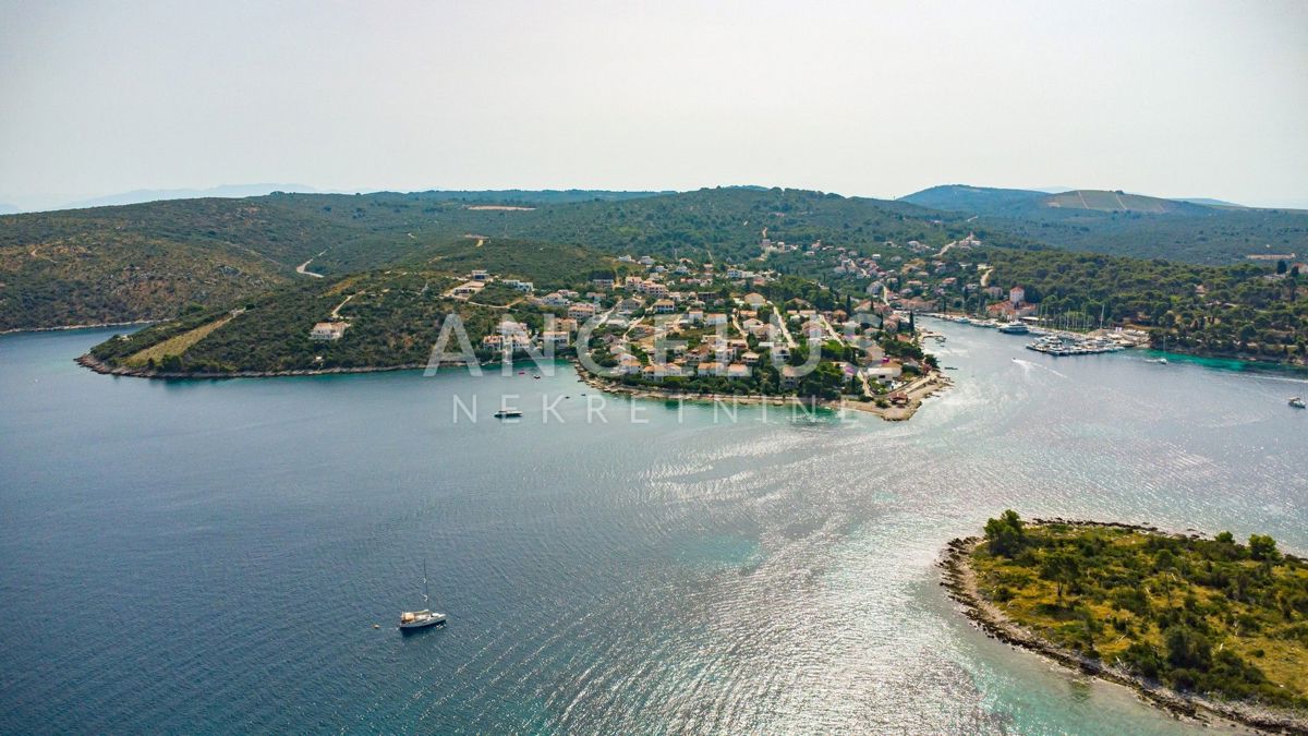Šolta, Maslinica - zemlj. z gradbenim dovoljenjem, PRODAJA