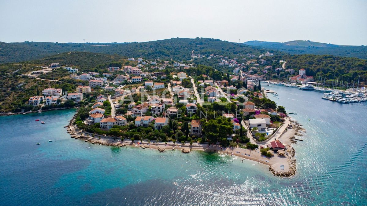 Šolta, Maslinica - zemlj. z gradbenim dovoljenjem, PRODAJA