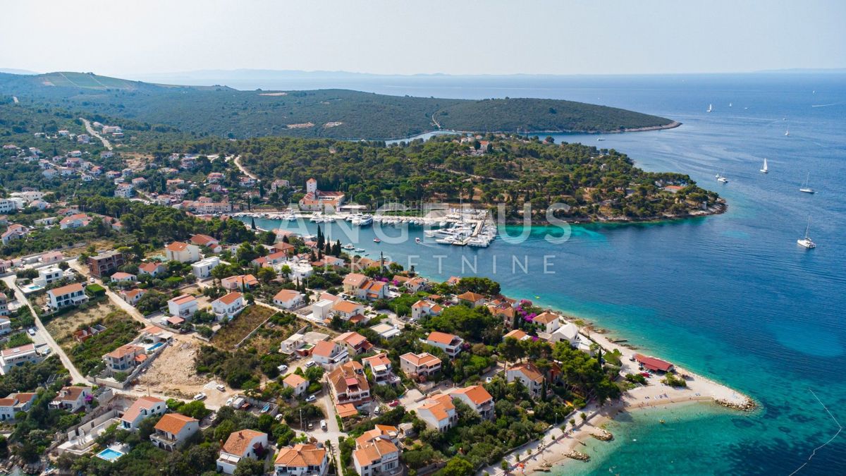 Šolta, Maslinica - zemlj. z gradbenim dovoljenjem, PRODAJA