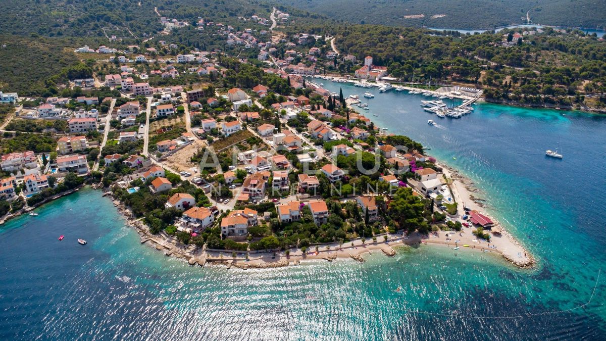 Šolta, Maslinica - zemlj. z gradbenim dovoljenjem, PRODAJA