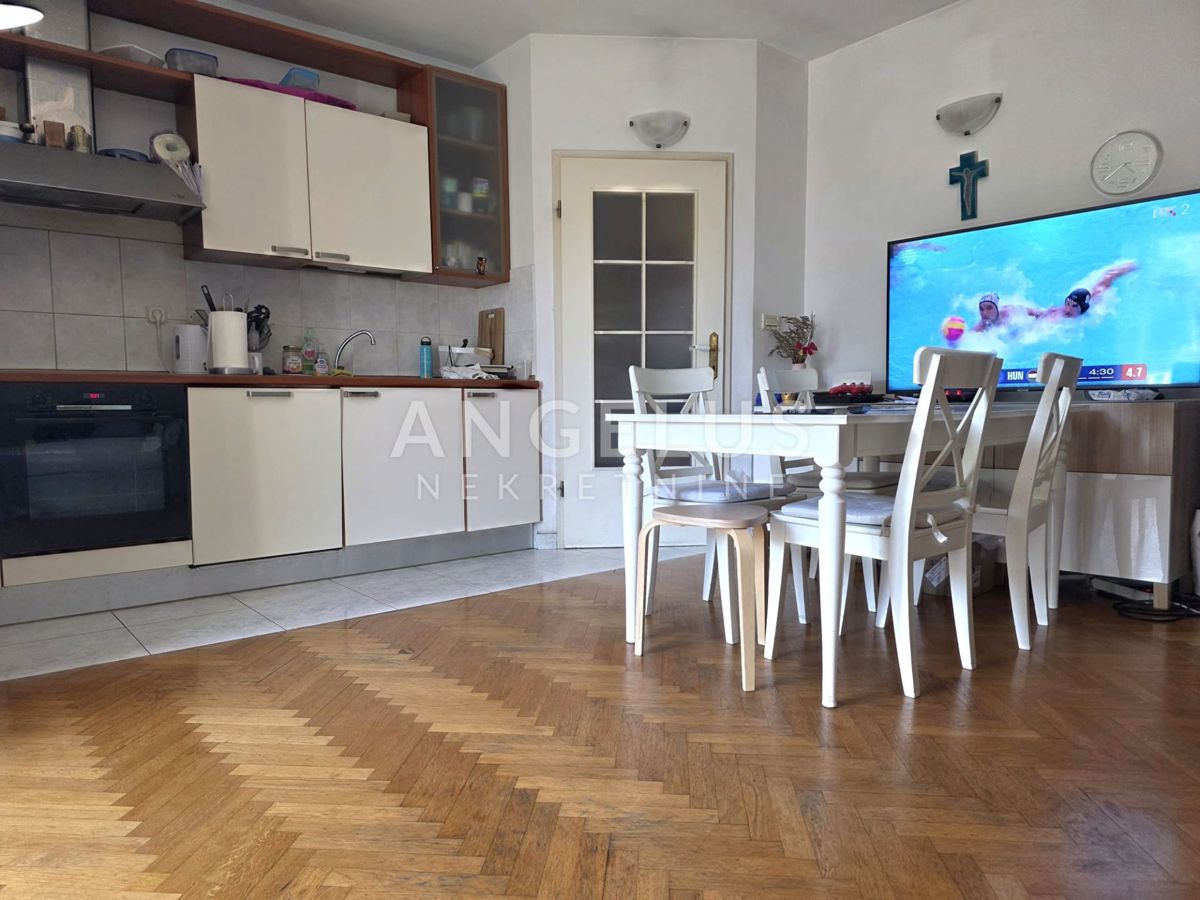 Hrvaška, Split, Bačvice - dvosobno stanovanje na odlični lokaciji, PRODAMO
