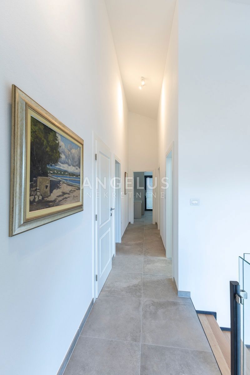 Istra, Svetvinčenat - Moderna vila, 200m2, prodamo!