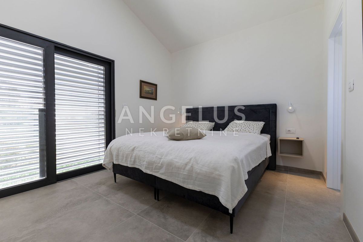 Istra, Svetvinčenat - Moderna vila, 200m2, prodamo!