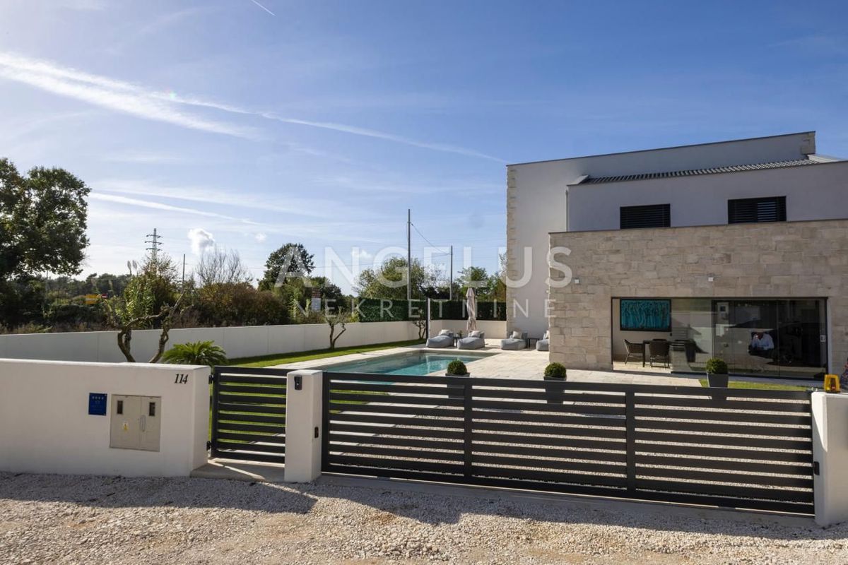 Istra, Svetvinčenat - Moderna vila, 200m2, prodamo!