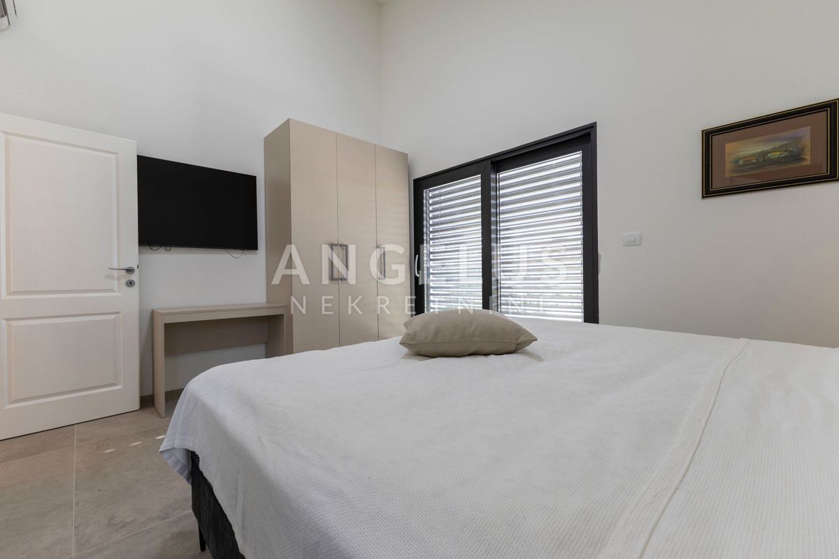 Istra, Svetvinčenat - Moderna vila, 200m2, prodamo!