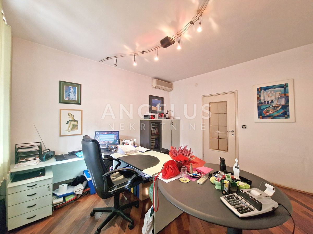 Dubrovnik - večnamenski prostor 85 m² v središču mesta (idealen za pisarne in podobne dejavnosti) NAPRODAJ