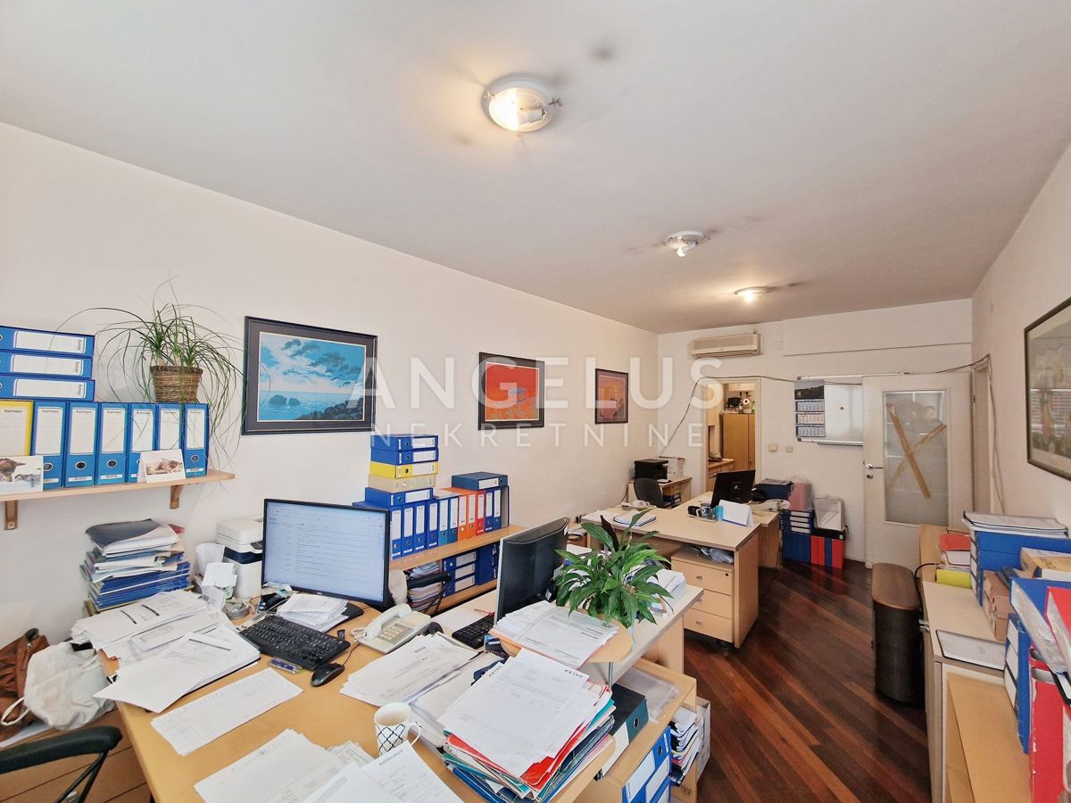 Dubrovnik - večnamenski prostor 85 m² v središču mesta (idealen za pisarne in podobne dejavnosti) NAPRODAJ