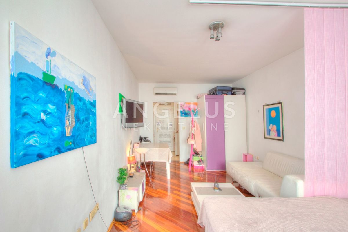 Dubrovnik - večnamenski prostor 85 m² v središču mesta (idealen za pisarne in podobne dejavnosti) NAPRODAJ