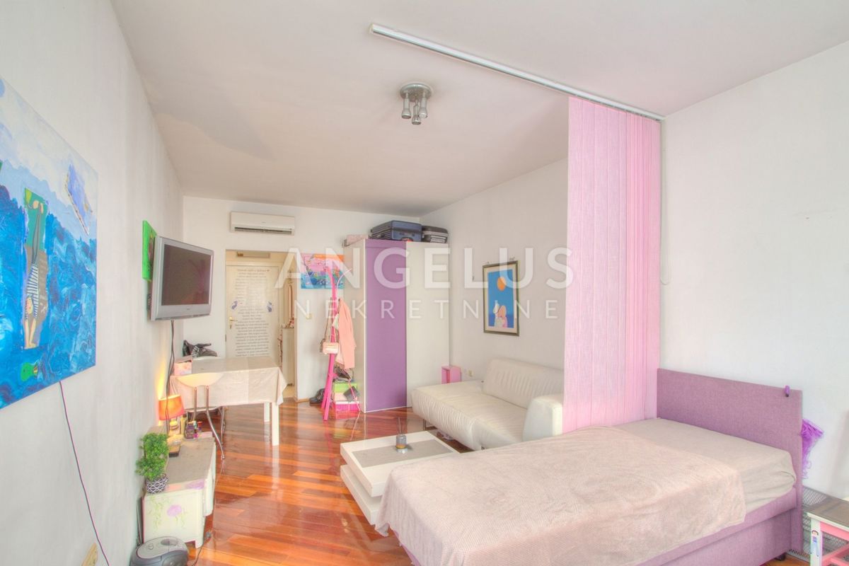 Dubrovnik - večnamenski prostor 85 m² v središču mesta (idealen za pisarne in podobne dejavnosti) NAPRODAJ