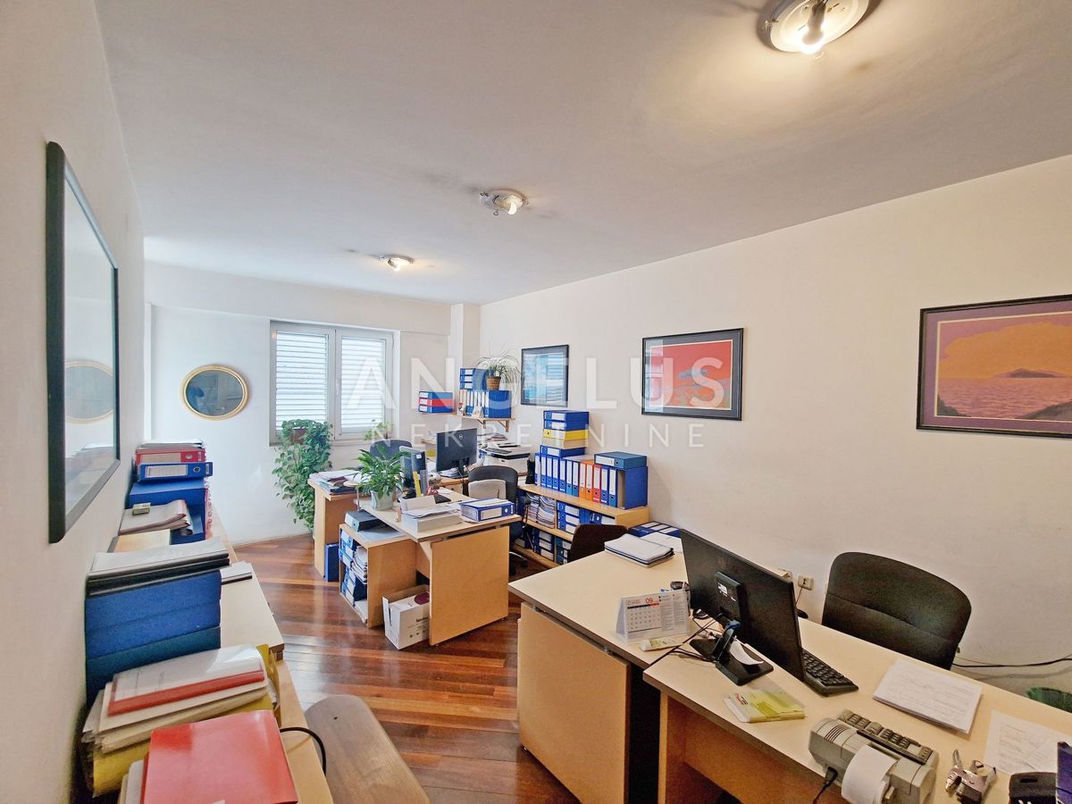 Dubrovnik - večnamenski prostor 85 m² v središču mesta (idealen za pisarne in podobne dejavnosti) NAPRODAJ