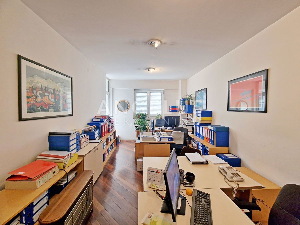 Dubrovnik - večnamenski prostor 85 m² v središču mesta (idealen za pisarne in podobne dejavnosti) NAPRODAJ