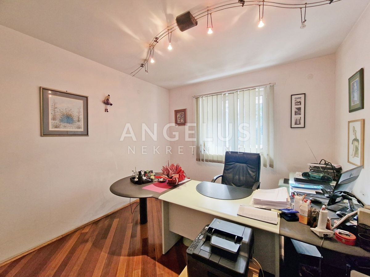 Dubrovnik - večnamenski prostor 85 m² v središču mesta (idealen za pisarne in podobne dejavnosti) NAPRODAJ